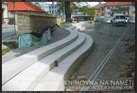 KUTNÁ HORA - NA NÁMĚTI | Betonové lavice nového městského prostoru - třetí (poslední) řada.